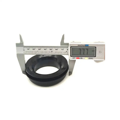 Front Axle Seal 34070-13370 for Kubota Tractor L2501 L2800 L2900 L3010 L3130 L3240 L3540 L3600 L3940 L4060 L4630